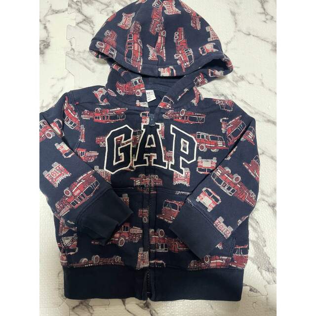 babyGAP(ベビーギャップ)のGAPパーカー キッズ/ベビー/マタニティのキッズ服男の子用(90cm~)(ジャケット/上着)の商品写真