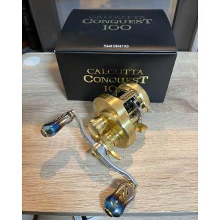 シマノ(SHIMANO)のシマノ　カルカッタコンクエスト100 リブレハンドル　カスタム(リール)