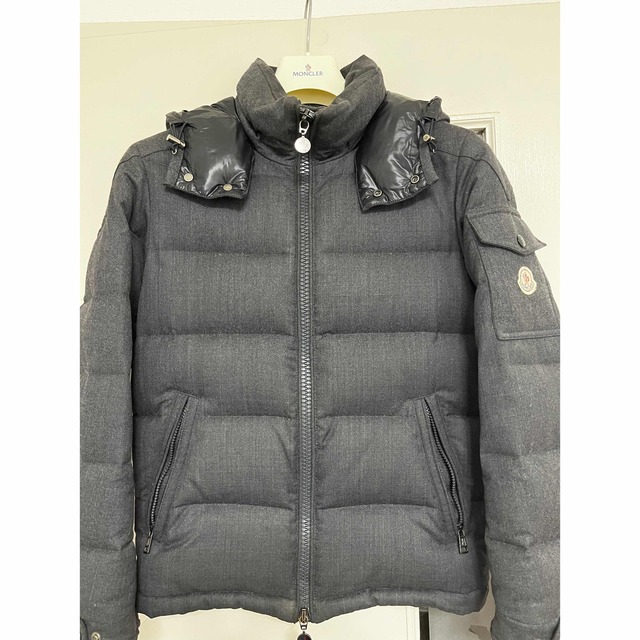 MONCLER(モンクレール)のMONCLER【モンクレール】モンジュネーブ　ダークグレー　0 メンズのジャケット/アウター(ダウンジャケット)の商品写真