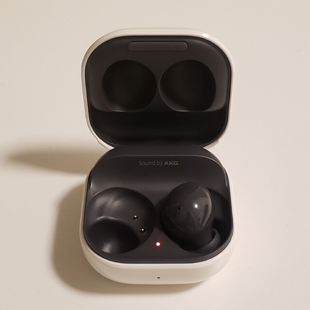 Galaxy(ギャラクシー)のGalaxy Buds2 ケースと右耳イヤホン スマホ/家電/カメラのオーディオ機器(ヘッドフォン/イヤフォン)の商品写真