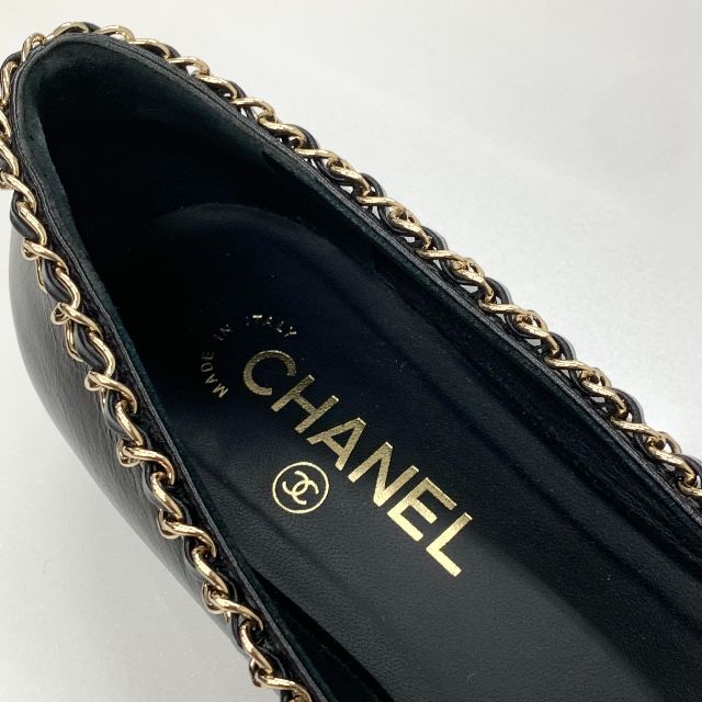 CHANEL(シャネル)の4818 シャネル レザー ファブリック チェーン ココマーク フラットパンプス レディースの靴/シューズ(ハイヒール/パンプス)の商品写真