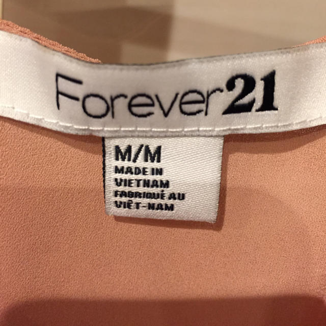 FOREVER 21(フォーエバートゥエンティーワン)のフリル カットソー ダスティーピンク レディースのトップス(カットソー(半袖/袖なし))の商品写真