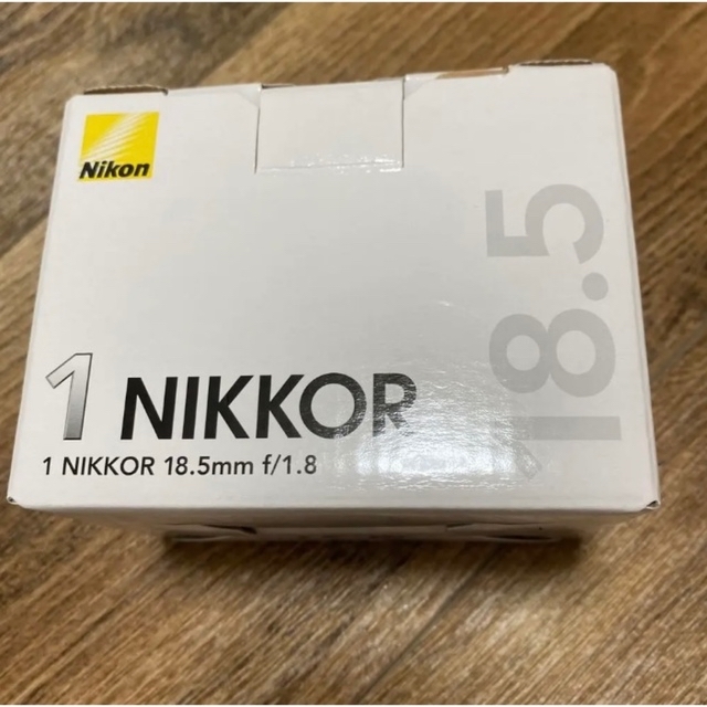 Nikon(ニコン)のうっちーさま専用　Nikon 1 NIKKOR 18.5 f1.8 シルバー スマホ/家電/カメラのカメラ(レンズ(単焦点))の商品写真