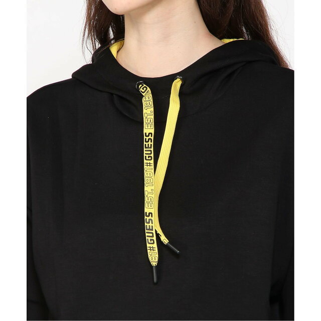 GUESS(ゲス)の【ブラック(JBLK)】GUESS パーカー (W)Eco Cathryn Cropped Hoodie レディースのトップス(パーカー)の商品写真