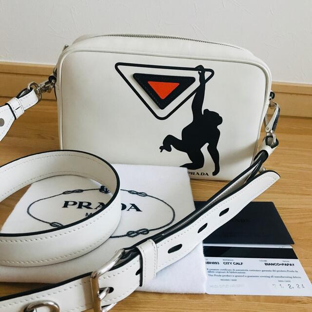 ショルダーバッグ美品　PRADA プラダ　ショルダーバッグ　1BH093 ホワイト　レザー