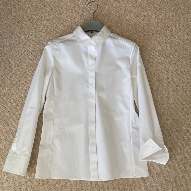 入荷中 Hermes - エルメス白シャツブラウス シャツ/ブラウス(長袖/七分