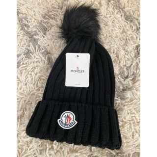 MONCLER - MONCLER ニットキャップの通販|ラクマ 在庫限り MONCLERモンクレール ケーブルニット帽 ポンポンFOX ニットキャップ/ビーニー