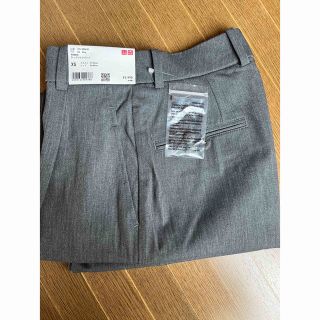 ユニクロ(UNIQLO)のUNIQLO タックワイドパンツ　グレー　xs(カジュアルパンツ)