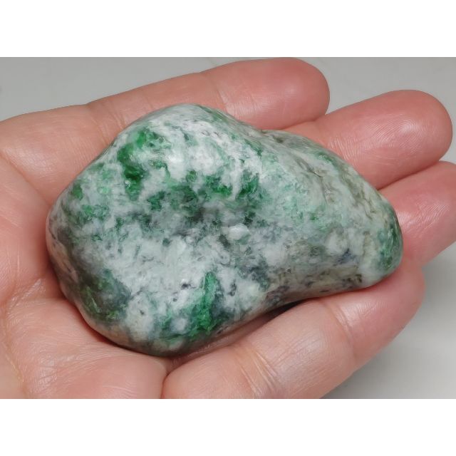白緑 140g 翡翠 ヒスイ 翡翠原石 原石 鉱物 鑑賞石 自然石 誕生石