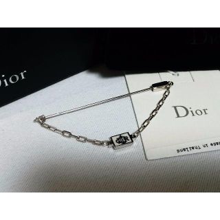 ディオール(Dior)の正規新古 激レア ディオールオム CDR ロゴチェーンブローチ 銀 付属有 兼用(その他)