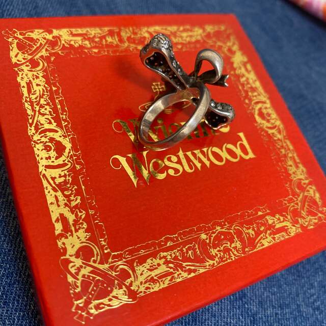 Vivienne Westwood(ヴィヴィアンウエストウッド)の【hjs2様専用】✨ヴィヴィアン✨ ボウ ボーンリング レディースのアクセサリー(リング(指輪))の商品写真