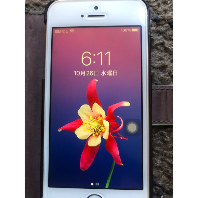 iPhone(アイフォーン)のiPhoneSE1  32GB  ゴールド スマホ/家電/カメラのスマートフォン/携帯電話(スマートフォン本体)の商品写真