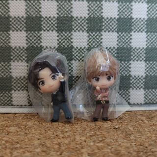 ボウダンショウネンダン(防弾少年団(BTS))のTinytan💜キーホルダー【JIN＆SUGA】(アイドルグッズ)