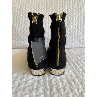 ザラ(ZARA)の新品　zara フラット アンクル ショート ブーツ 37(ブーツ)