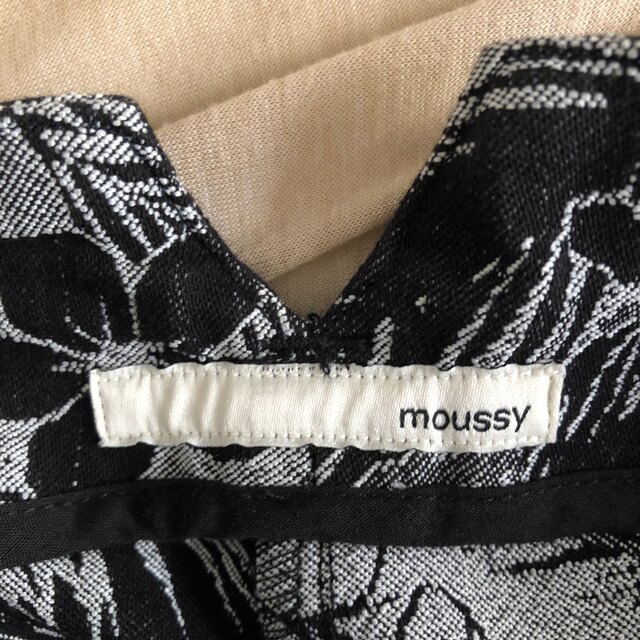 moussy(マウジー)のマウジー　ボタニカル柄　ミニスカート🌺 レディースのスカート(ミニスカート)の商品写真