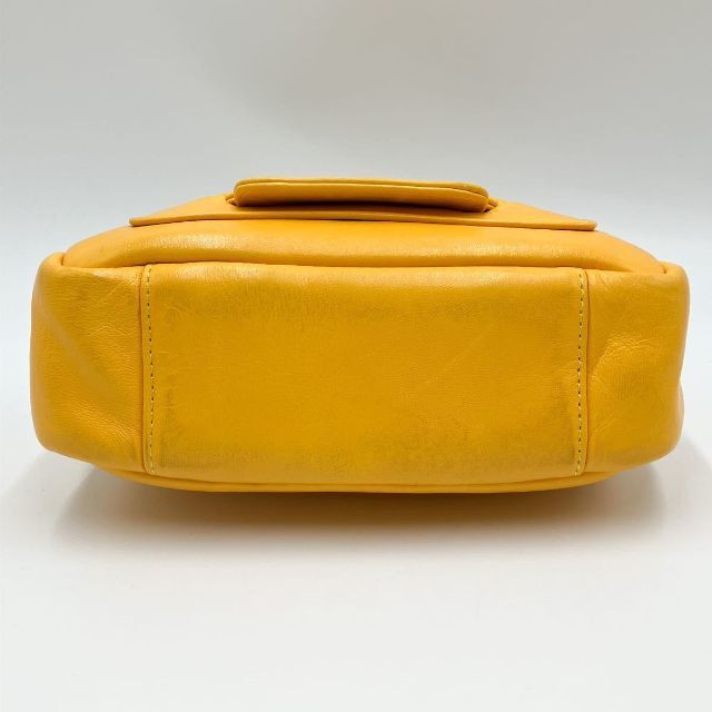 PIERRE HARDY(ピエールアルディ)のピエールアルディ ミニアルファパッド イエロー チェーンショルダーバッグ 美品 レディースのバッグ(ショルダーバッグ)の商品写真