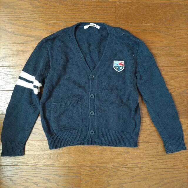 familiar(ファミリア)のfamiliar ネイビー車ワッペンカーディガン100 傷あり キッズ/ベビー/マタニティのキッズ服男の子用(90cm~)(カーディガン)の商品写真