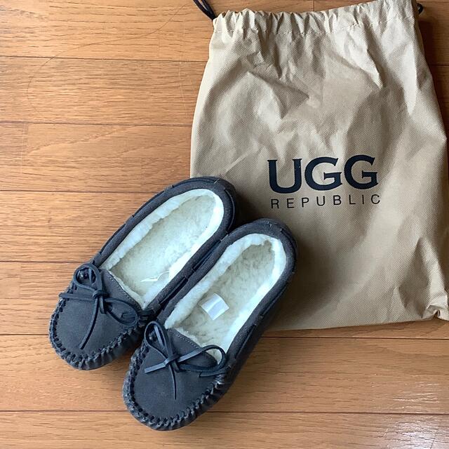 UGG(アグ)の試着のみ⭐︎UGG 22センチ キッズ/ベビー/マタニティのキッズ靴/シューズ(15cm~)(スリッポン)の商品写真