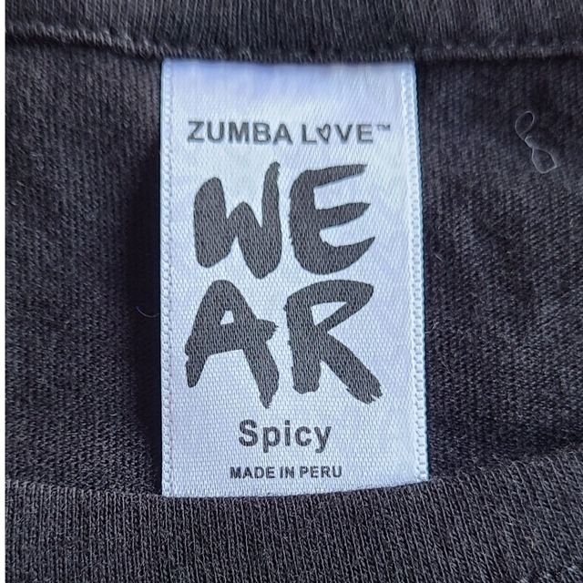 ズンバ ウェア ZUMBA Tシャツ サイズS 新品タグ付き スポーツ/アウトドアのトレーニング/エクササイズ(トレーニング用品)の商品写真
