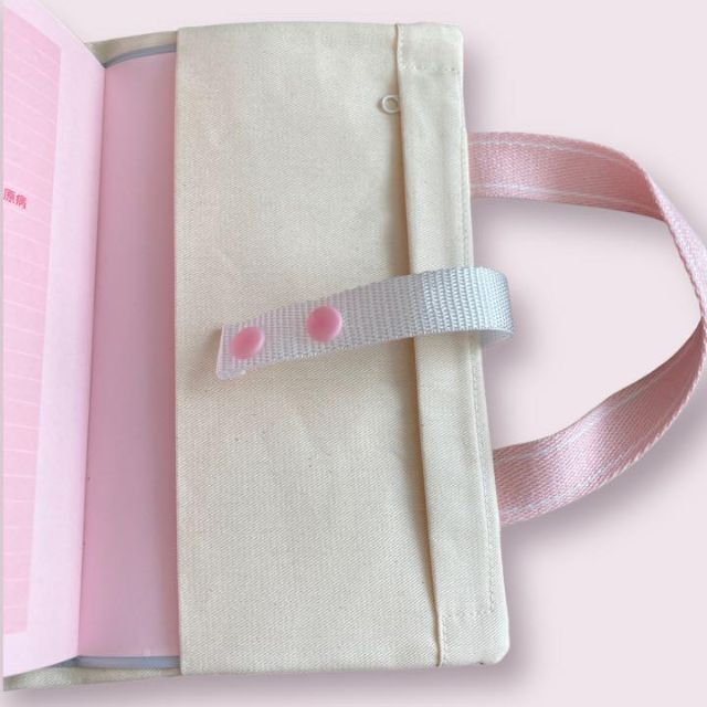 ポケットいっぱい♡レビューブックカバー♡シマエナガ♡ハンドメイド 看護 ピンク ハンドメイドの文具/ステーショナリー(ブックカバー)の商品写真
