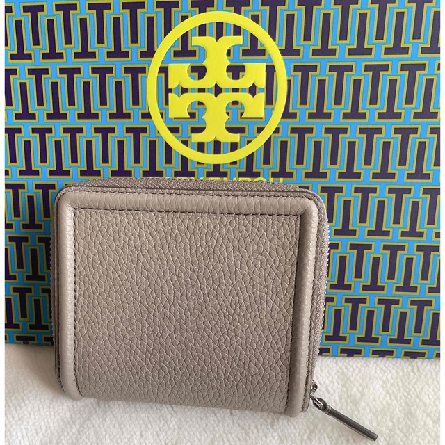 Tory Burch(トリーバーチ)の新品♪美品♪トリーバーチ　折りたたみ財布　コンパクトウォレット　グレー レディースのファッション小物(財布)の商品写真