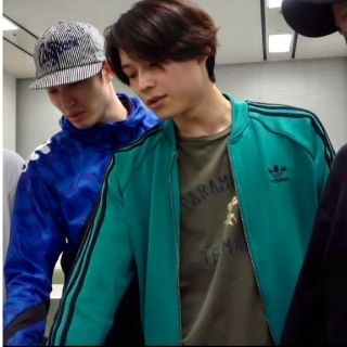 adidas - SixTONES 松村北斗着用 スーパースター ジャージ上 深緑