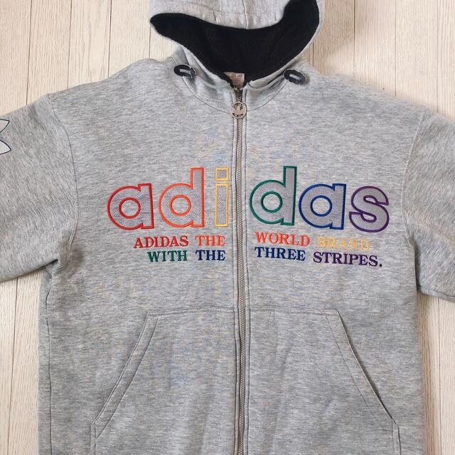 adidas(アディダス)の90s adidas フードボア付き ジャケット カラフルロゴ刺繍入り  メンズのトップス(パーカー)の商品写真