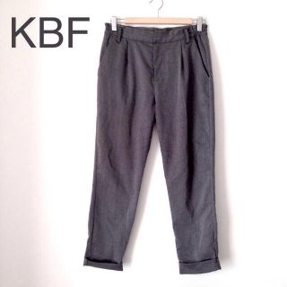 ケービーエフ(KBF)のKBF クロップドパンツ(クロップドパンツ)