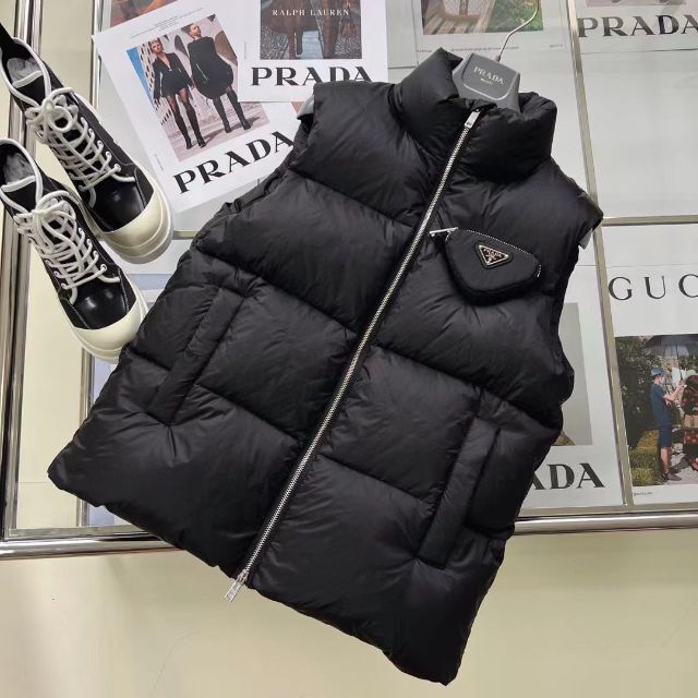 プラダ PRADA BIG ダウンベスト-