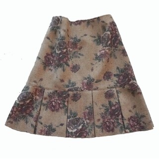 レストローズ(L'EST ROSE)の新品未使用 レストローズ かわいいローズ柄スカート(ひざ丈スカート)