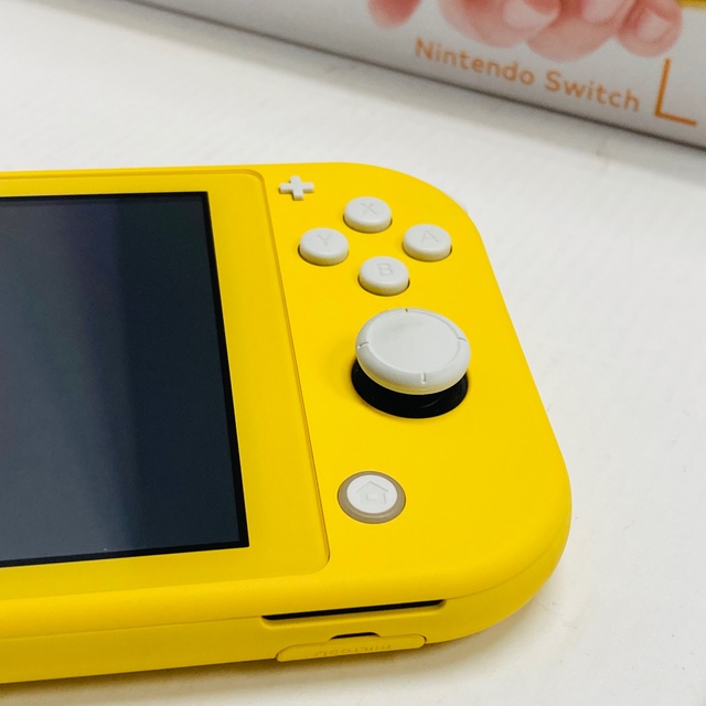 Nintendo Switch(ニンテンドースイッチ)のNintendo ニンテンドー Switch Lite スイッチライト イエロー エンタメ/ホビーのゲームソフト/ゲーム機本体(携帯用ゲーム機本体)の商品写真