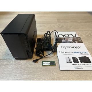 Synology NAS 2ベイ DS220+/JP（4GB純正メモリ増設！）(PC周辺機器)