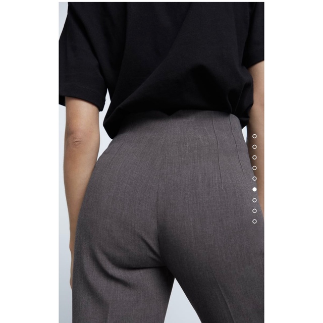 ZARA(ザラ)のZARA ハイウエストパンツ　グレー レディースのパンツ(クロップドパンツ)の商品写真