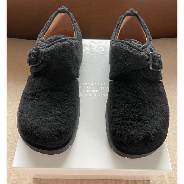 Maison Martin Margiela(マルタンマルジェラ)の黒42新品 メゾン マルジェラ ファー ストラップ モンク シューズ ブラック メンズの靴/シューズ(ブーツ)の商品写真