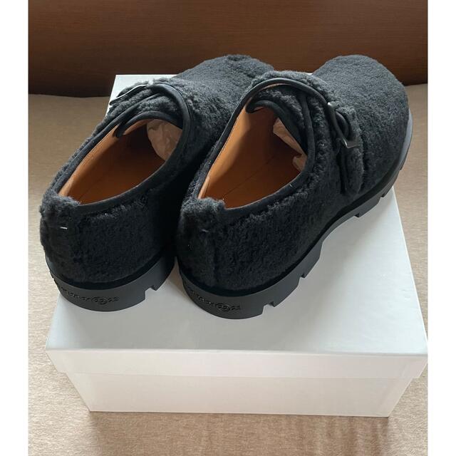 Maison Martin Margiela(マルタンマルジェラ)の黒42新品 メゾン マルジェラ ファー ストラップ モンク シューズ ブラック メンズの靴/シューズ(ブーツ)の商品写真