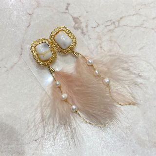 フラワー(flower)のファーピアス(ピアス)