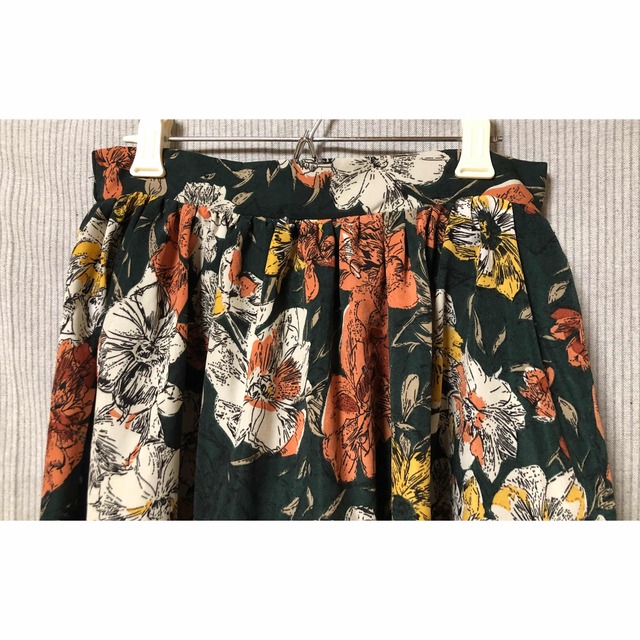 merlot(メルロー)のmerlot 花柄ロングスカート レディースのスカート(ロングスカート)の商品写真