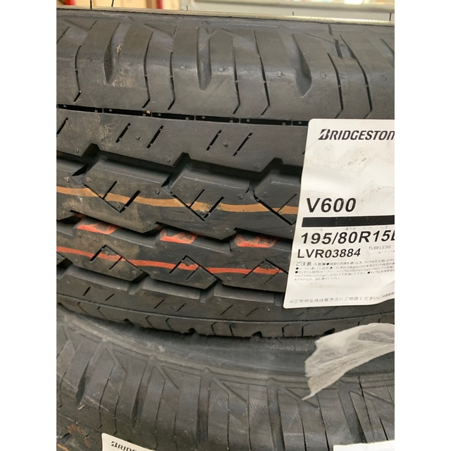 ブリヂストンタイヤ195/80R15-