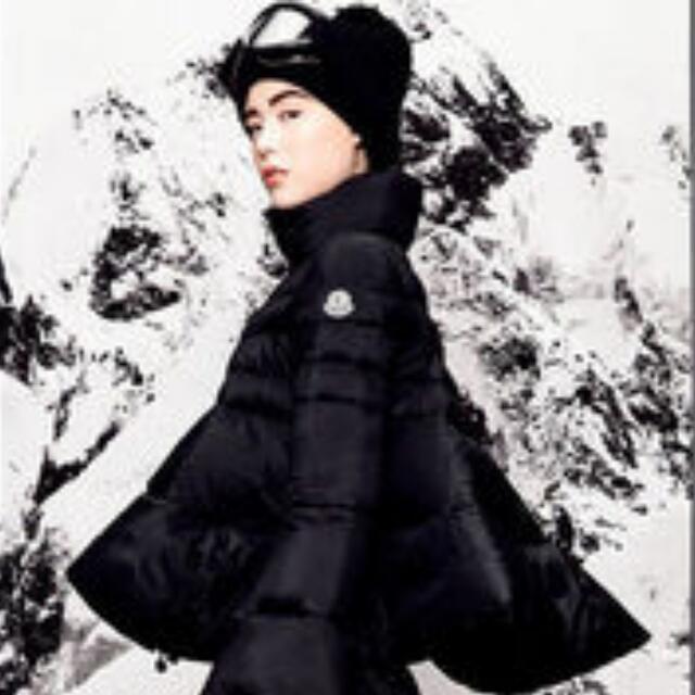新作モデル MONCLER - フレアダウンジャケット モンクレール✖️sacai