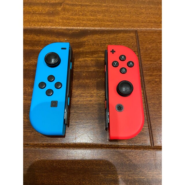 Nintendo Switch(ニンテンドースイッチ)のニンテンドースイッチ　joy-con 赤・青 エンタメ/ホビーのゲームソフト/ゲーム機本体(家庭用ゲームソフト)の商品写真