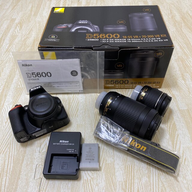 美品　Nikon D5600 ダブルズームキット970mm本体奥行