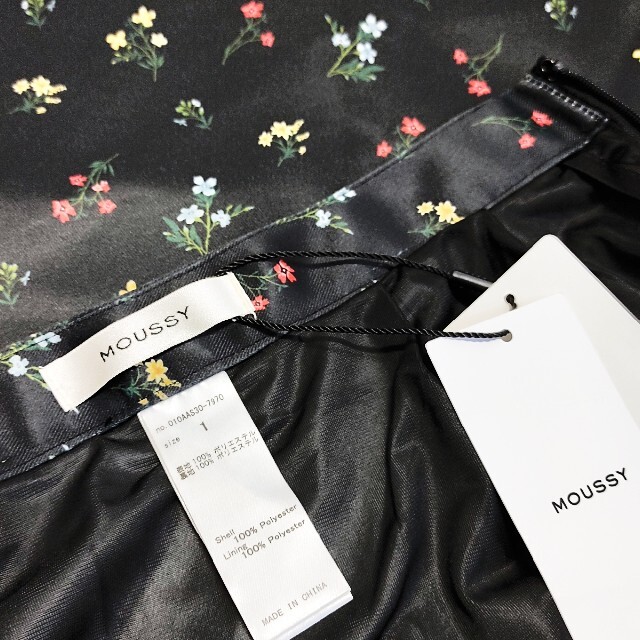 moussy(マウジー)の訳あり　タグ付き未使用　マウジー ロングスカート マーメイド 花柄 ブラック レディースのスカート(ロングスカート)の商品写真