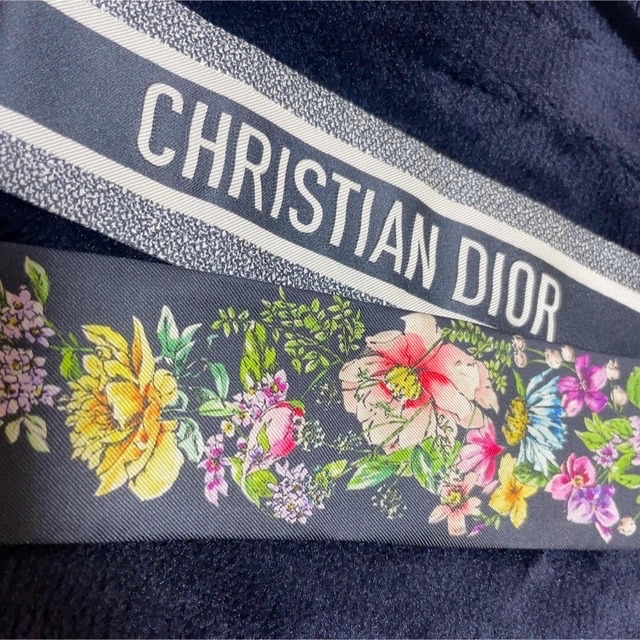 Christian Dior(クリスチャンディオール)の【 新品未使用 】Dior ミッツァ スカーフ D-FLORAL シルクツイル レディースのファッション小物(バンダナ/スカーフ)の商品写真