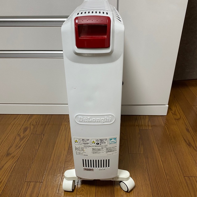 DeLonghi(デロンギ)のDeLonghi オイルヒーター スマホ/家電/カメラの冷暖房/空調(オイルヒーター)の商品写真