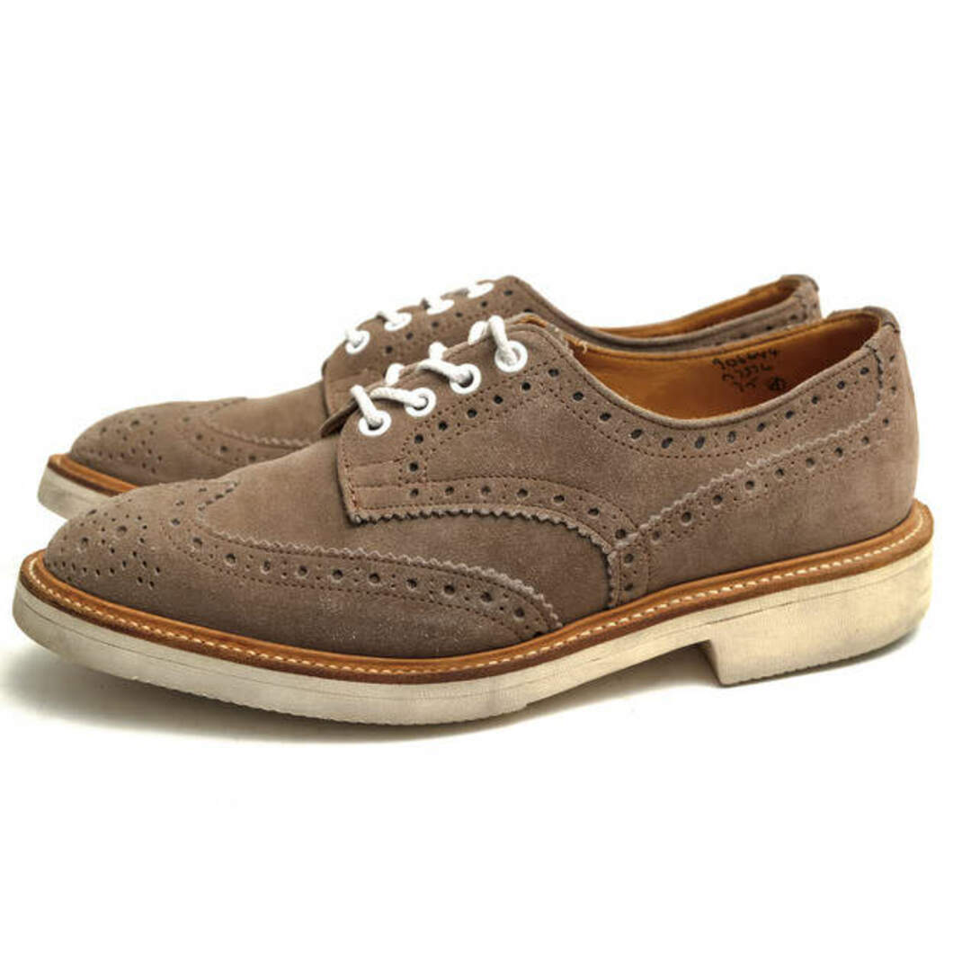 Trickers(トリッカーズ)のトリッカーズ／Tricker's シューズ ビジネスシューズ 靴 ビジネス メンズ 男性 男性用スエード スウェード レザー 革 本革 ベージュ  M7376 WING TIP SHOES BOOTS メダリオン ウイングチップ Vibramソール グッドイヤーウェルト製法 メンズの靴/シューズ(ドレス/ビジネス)の商品写真