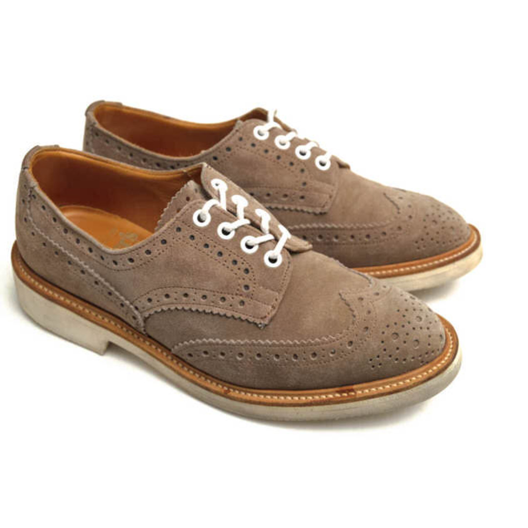 Trickers(トリッカーズ)のトリッカーズ／Tricker's シューズ ビジネスシューズ 靴 ビジネス メンズ 男性 男性用スエード スウェード レザー 革 本革 ベージュ  M7376 WING TIP SHOES BOOTS メダリオン ウイングチップ Vibramソール グッドイヤーウェルト製法 メンズの靴/シューズ(ドレス/ビジネス)の商品写真