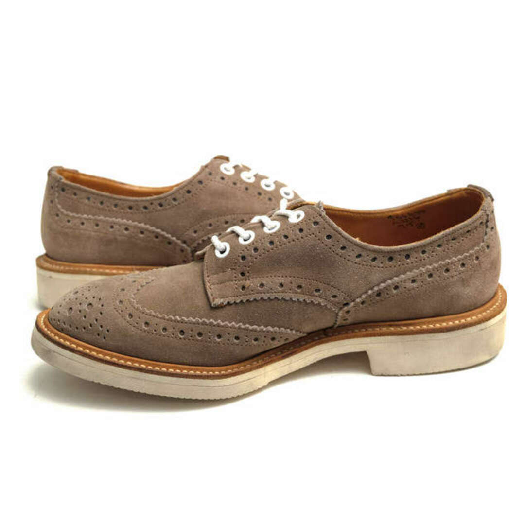 Trickers(トリッカーズ)のトリッカーズ／Tricker's シューズ ビジネスシューズ 靴 ビジネス メンズ 男性 男性用スエード スウェード レザー 革 本革 ベージュ  M7376 WING TIP SHOES BOOTS メダリオン ウイングチップ Vibramソール グッドイヤーウェルト製法 メンズの靴/シューズ(ドレス/ビジネス)の商品写真