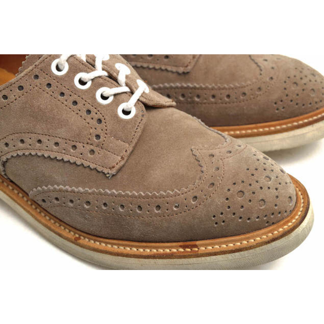 Trickers(トリッカーズ)のトリッカーズ／Tricker's シューズ ビジネスシューズ 靴 ビジネス メンズ 男性 男性用スエード スウェード レザー 革 本革 ベージュ  M7376 WING TIP SHOES BOOTS メダリオン ウイングチップ Vibramソール グッドイヤーウェルト製法 メンズの靴/シューズ(ドレス/ビジネス)の商品写真