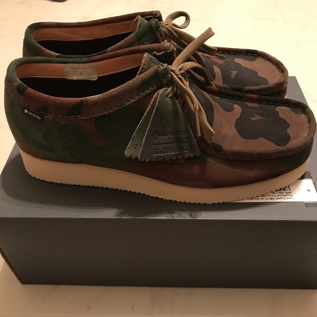 Supreme(シュプリーム)の【美品】supreme×Clarks GORE-TEX Wallabee メンズの靴/シューズ(スニーカー)の商品写真