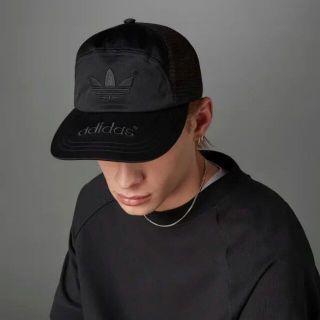 アディダス(adidas)の【完売品】アディダス オリジナルス ブルー バージョン　アーカイブキャップ　黒(キャップ)